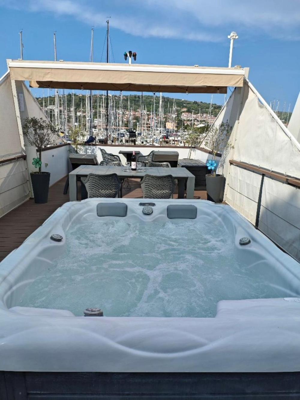 Floating House - Sunset Villa ปอร์โตรอซ ภายนอก รูปภาพ